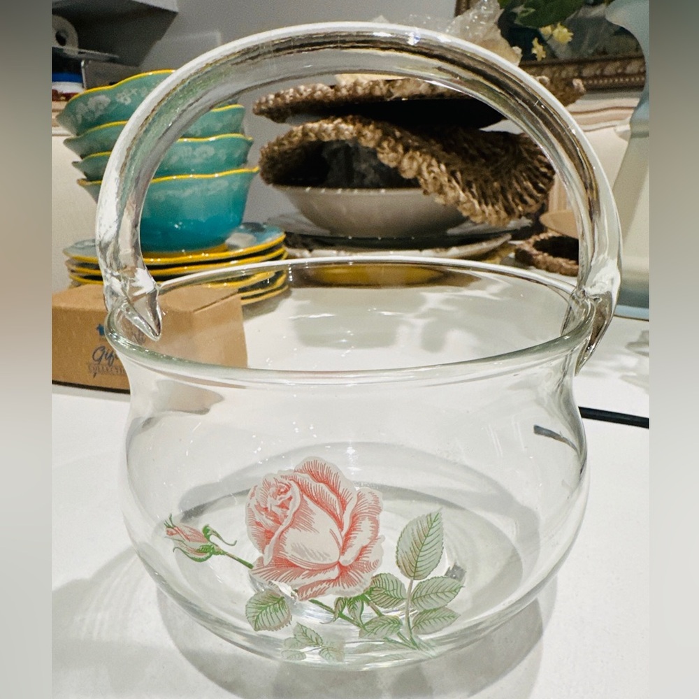 Vintage 1970’s Beautiful Glass Pink Rose Basket With Handle